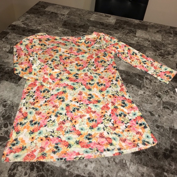 Loveappella Floral Blouse - Picture 2 of 5